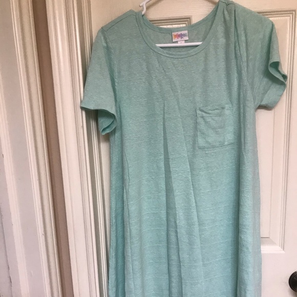 shirts and dresses - Picture 2 of 16